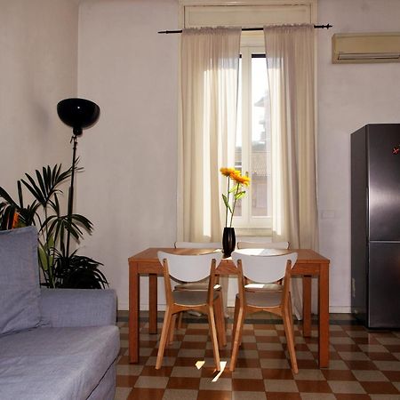 Incantevole Appartamento De Angeli Milano Exteriör bild