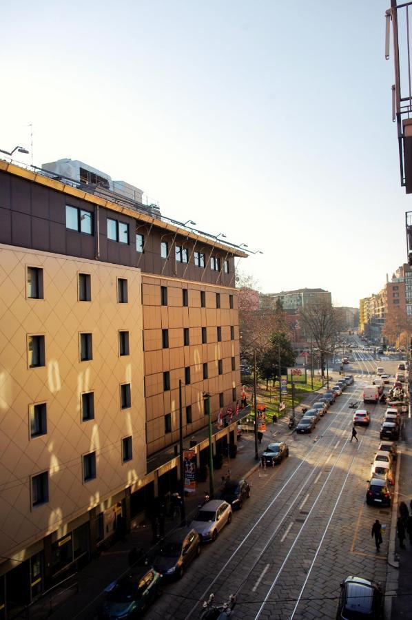 Incantevole Appartamento De Angeli Milano Exteriör bild